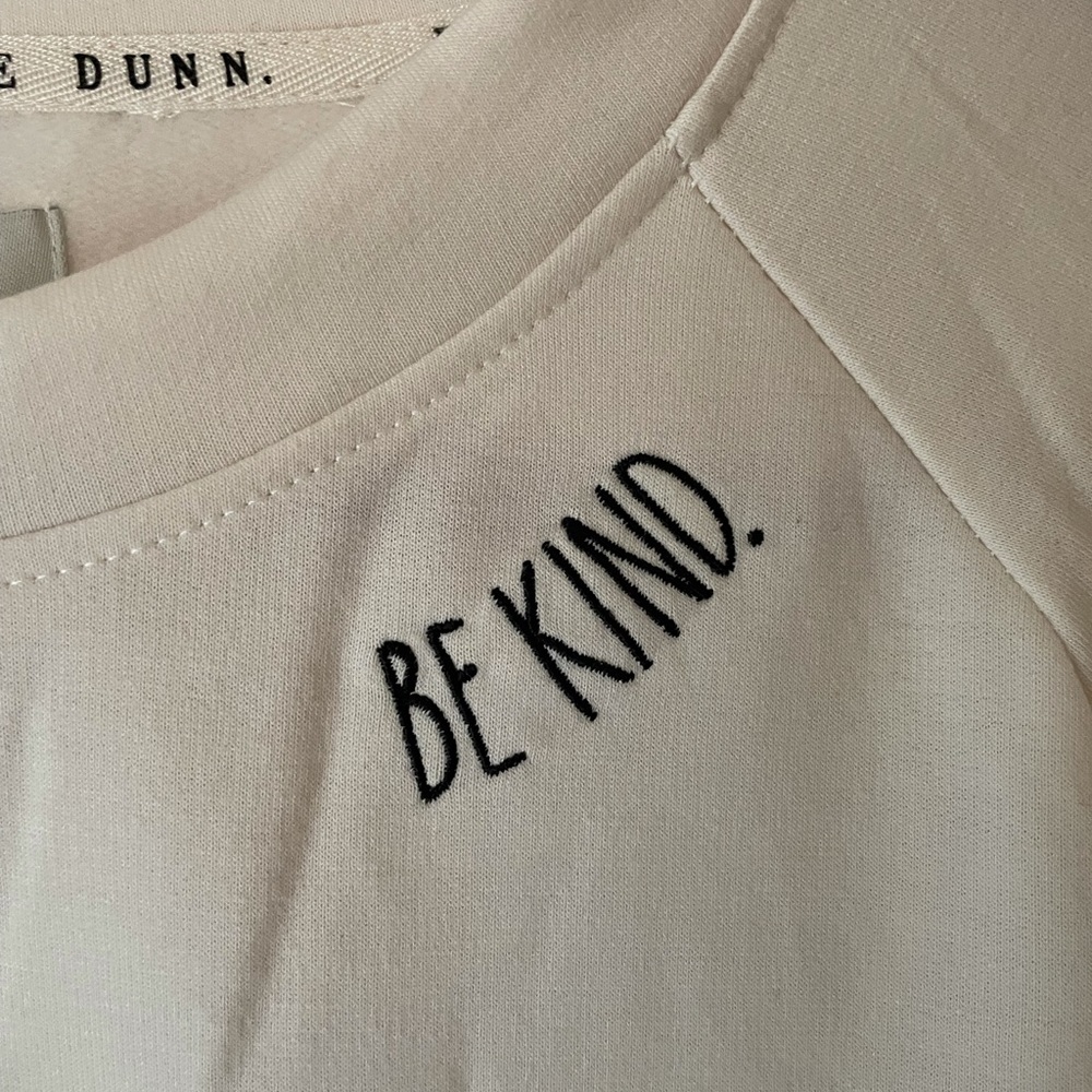 ♥️ RAE DUNN “Be Kind” Sweatshirt